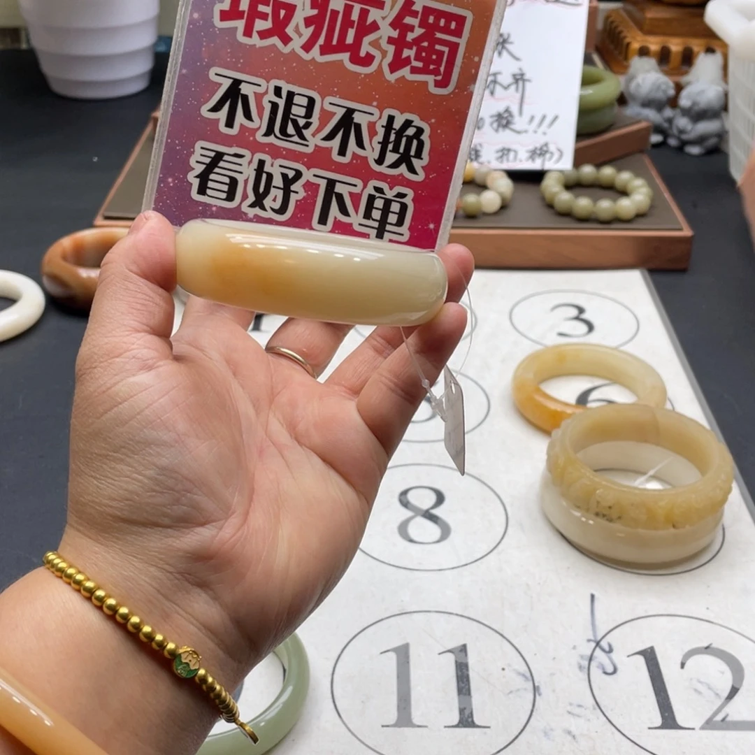 鸿***雁石英岩玉未镶嵌手镯