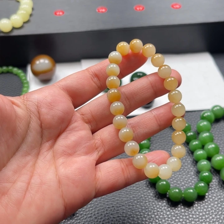 颈饰未镶嵌和田玉（糖玉）