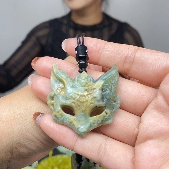 未镶嵌蛇纹石玉颈饰