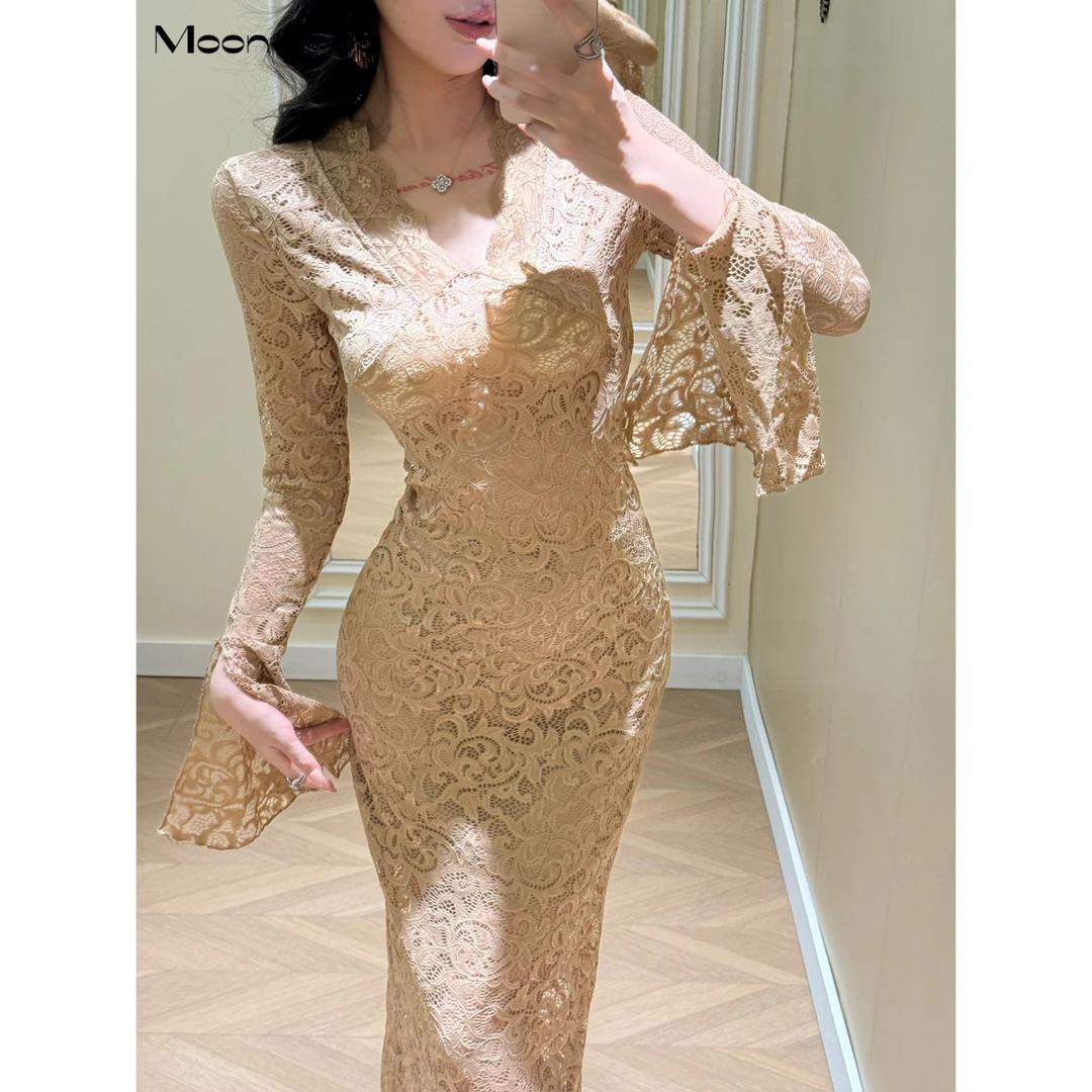 Moon 辣妹V领长袖蕾丝连衣裙秋季纯欲气质显瘦收腰性感长裙-C140