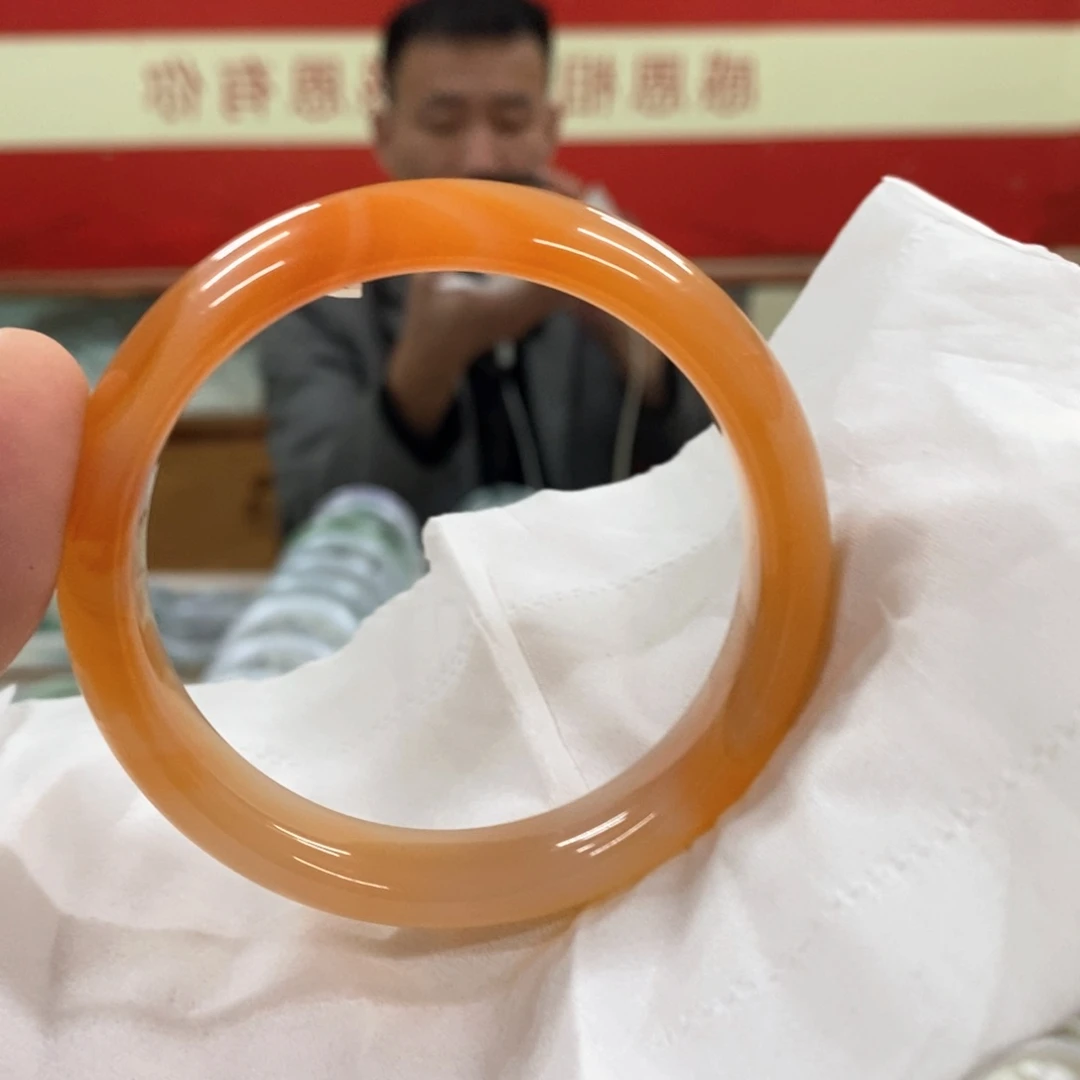 翡翠手镯未镶嵌翡翠手镯