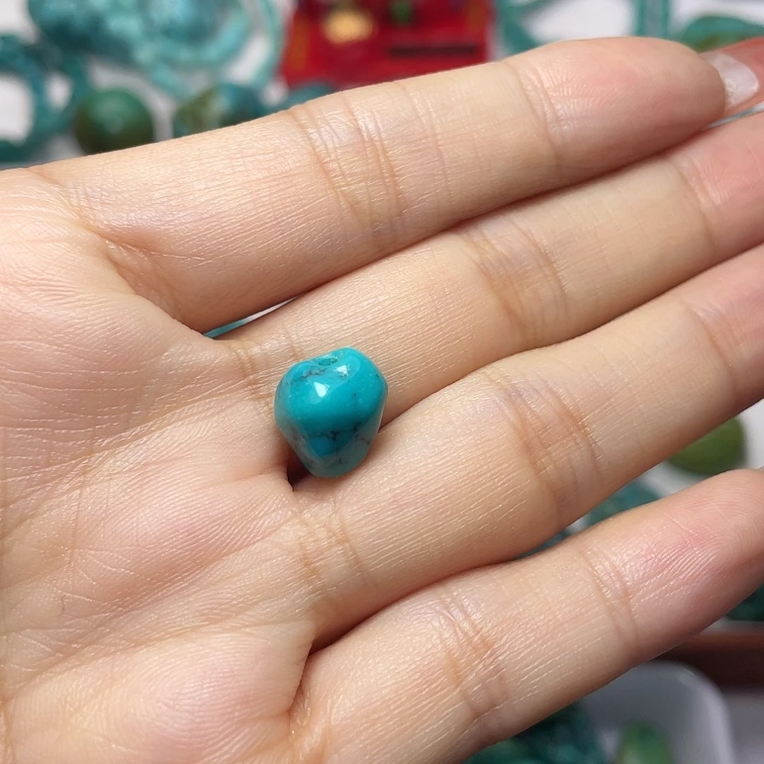 崔***_绿松石未镶嵌手链