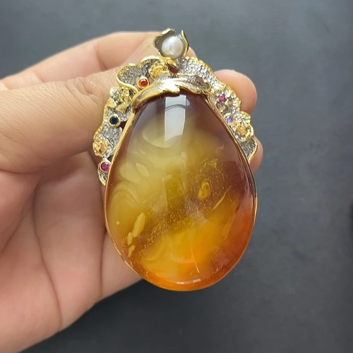 琥珀未镶嵌裸石吊坠