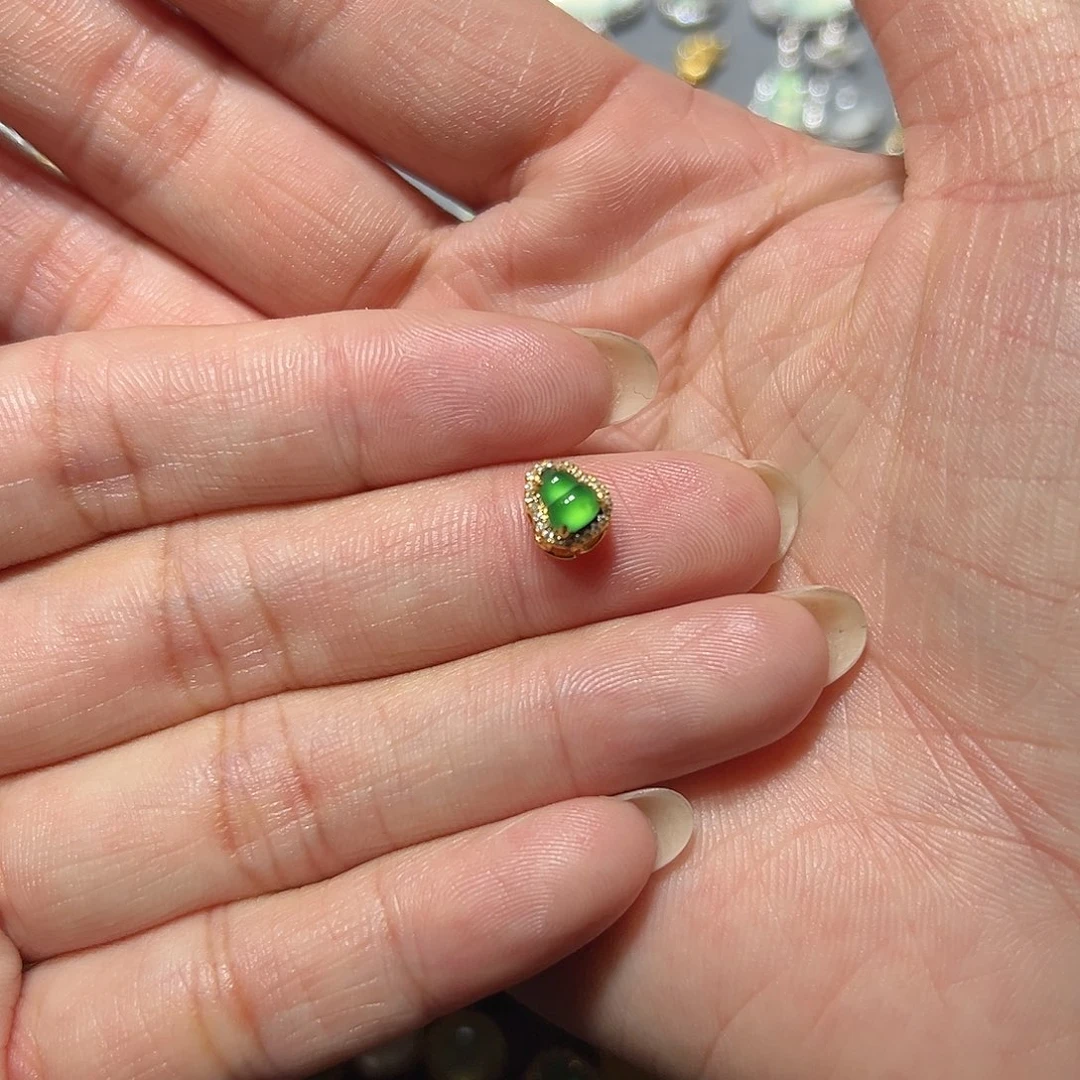 翡翠18K金镶嵌戒指