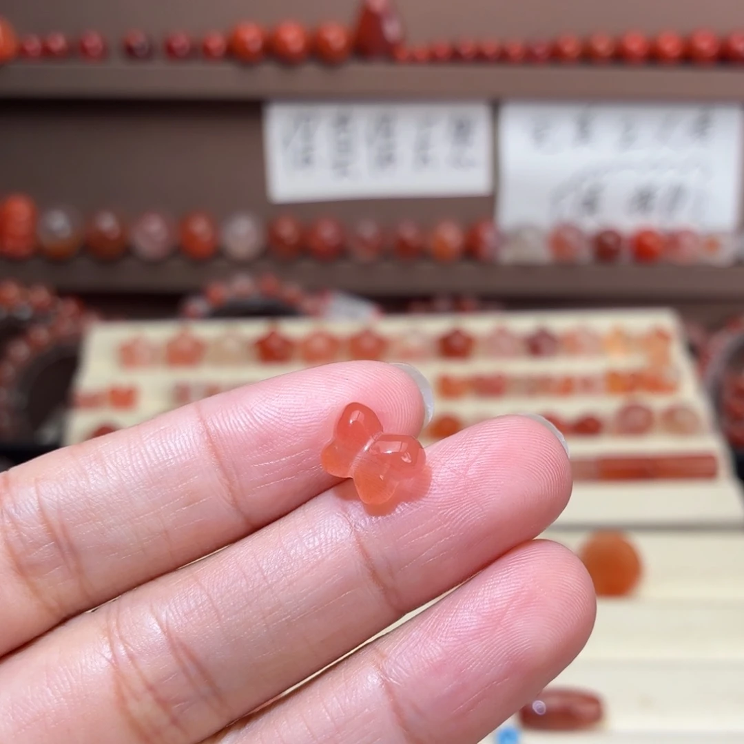 Q***n南红玛瑙未镶嵌川料蝴蝶