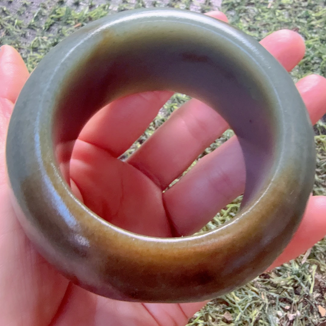 新疆和田玉沙枣青红皮籽时尚大宽镯