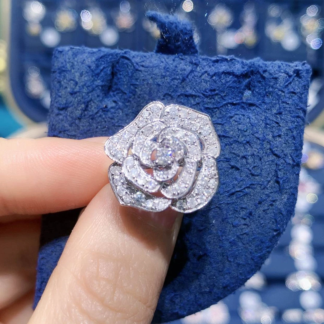 【闪购商品】18K金镶嵌戒托钻石1克拉山茶花戒指