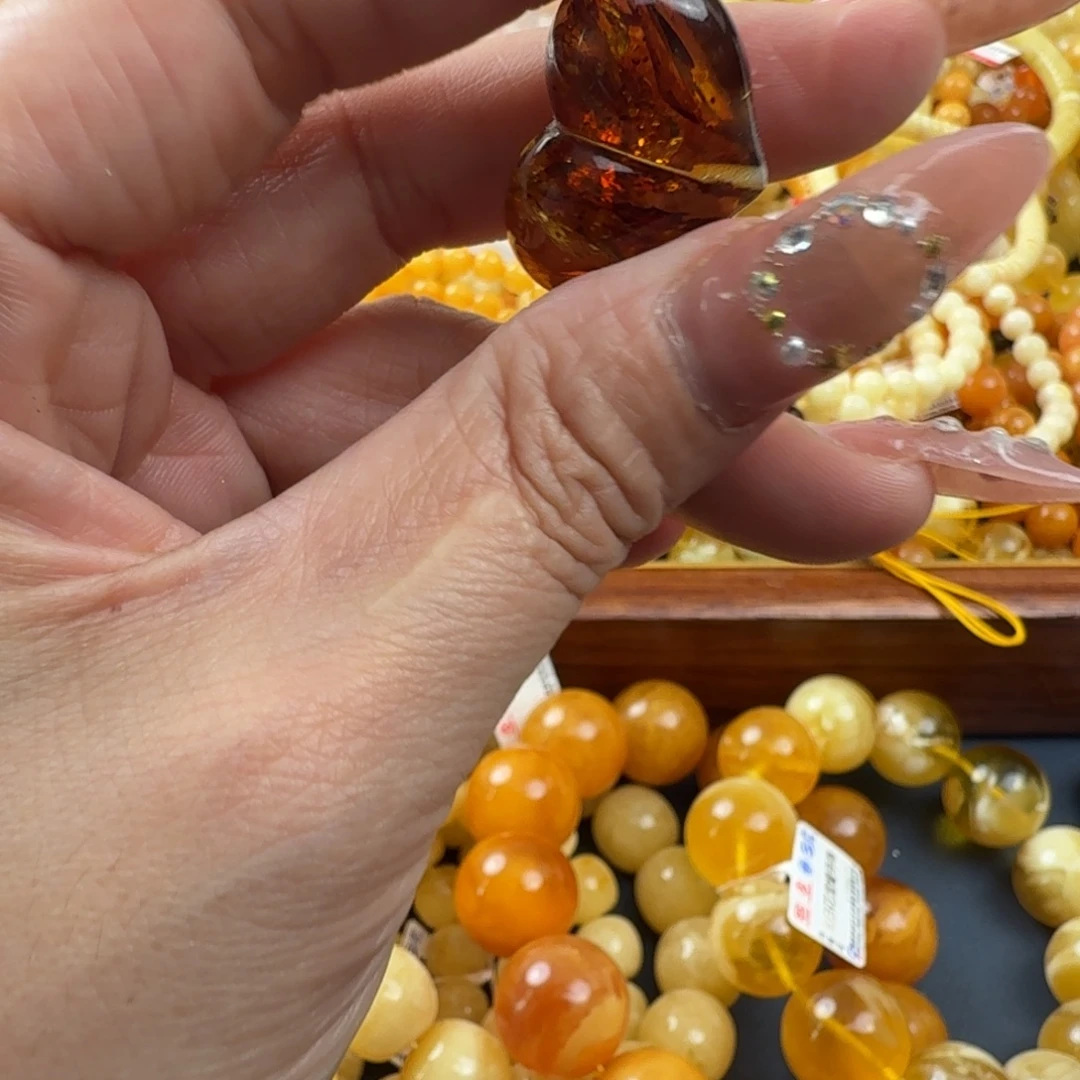琥珀未镶嵌珠宝奇石