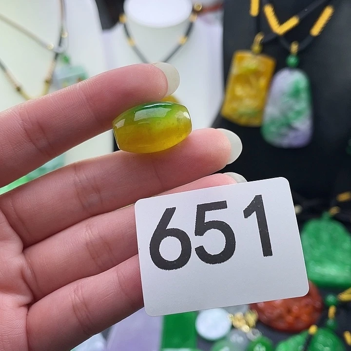 翡翠未镶嵌吊坠(赠链)