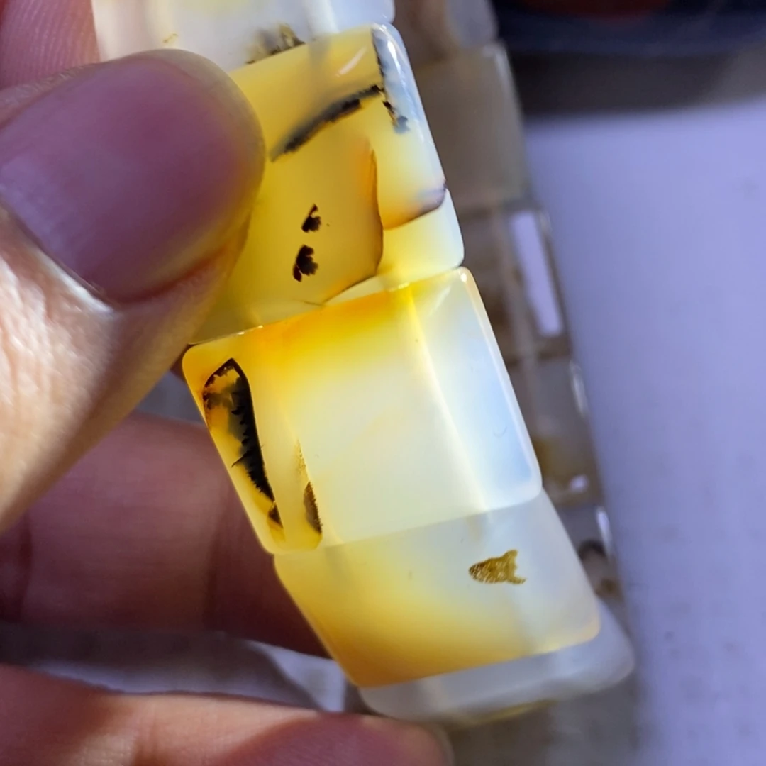 玛瑙/玉髓吊坠(赠链)未镶嵌文****斯