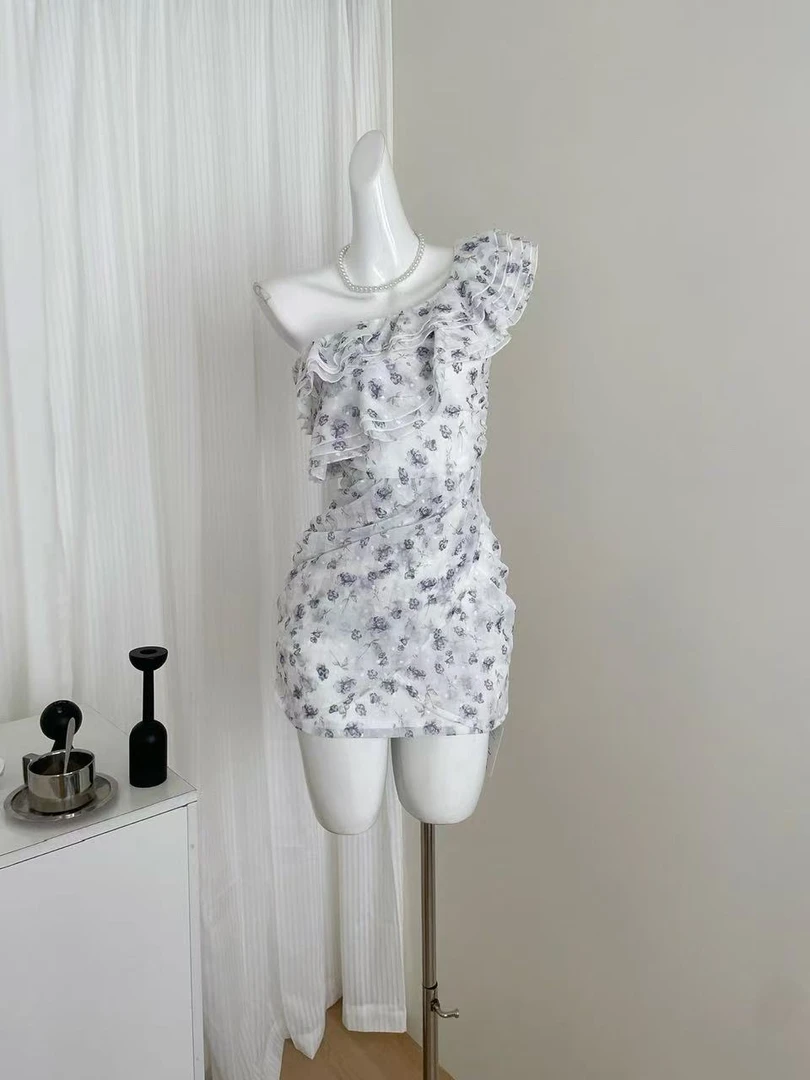 温柔度假感斜肩碎花连衣裙女夏浪漫层叠荷叶边连衣裙裙子