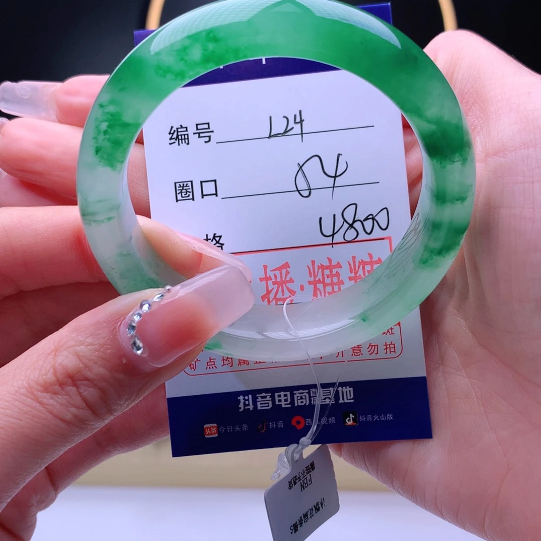 石英质玉手镯未镶嵌幸**人