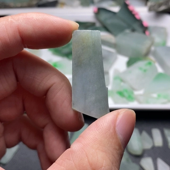 苍***子翡翠未镶嵌颈饰翡翠