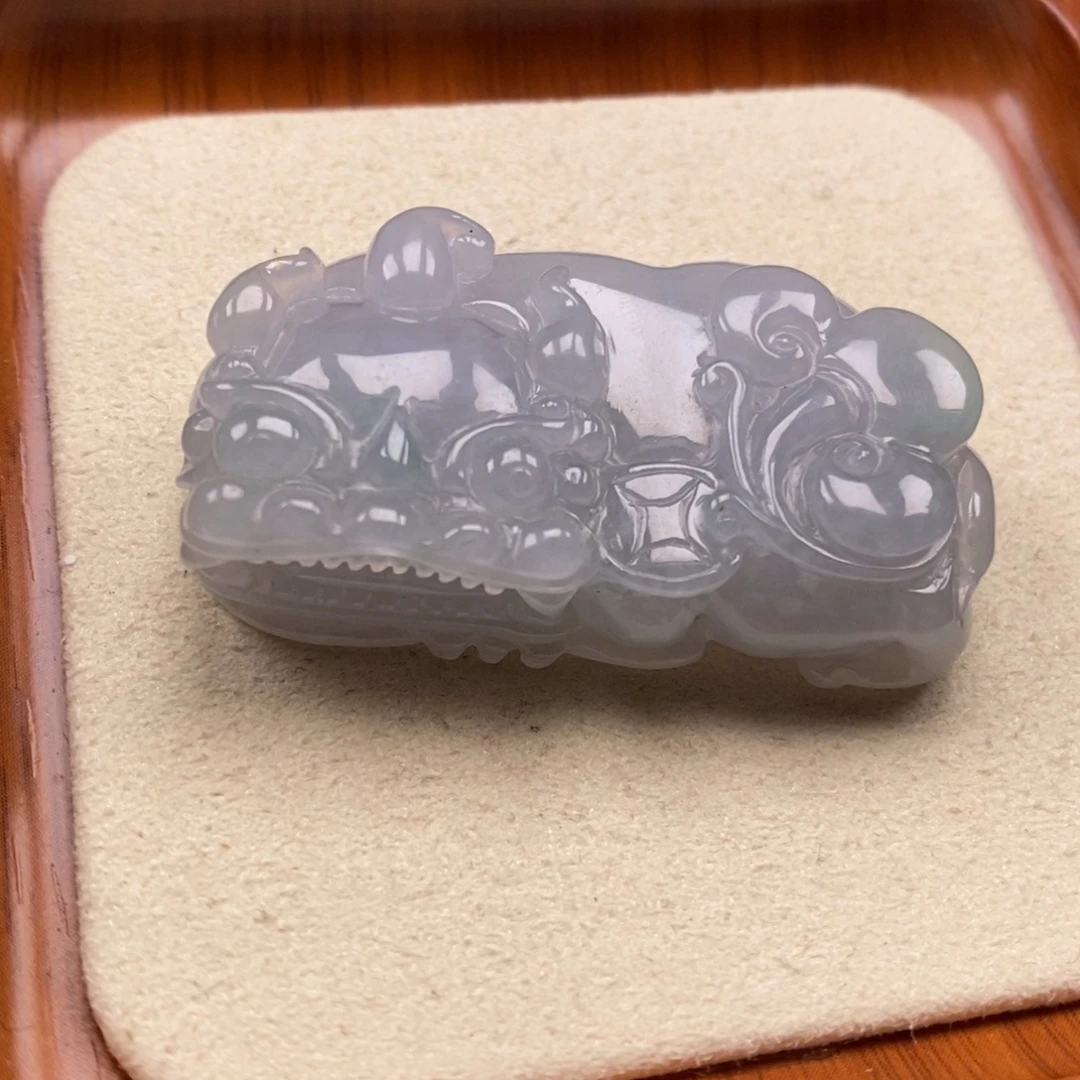 翡翠未镶嵌颈饰霸王貔貅