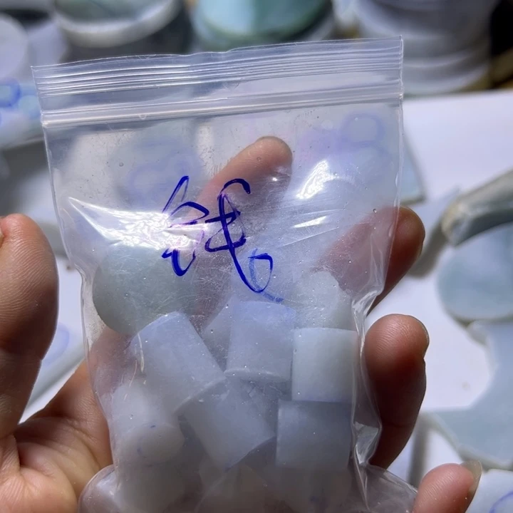 翡翠未镶嵌颈饰钱*