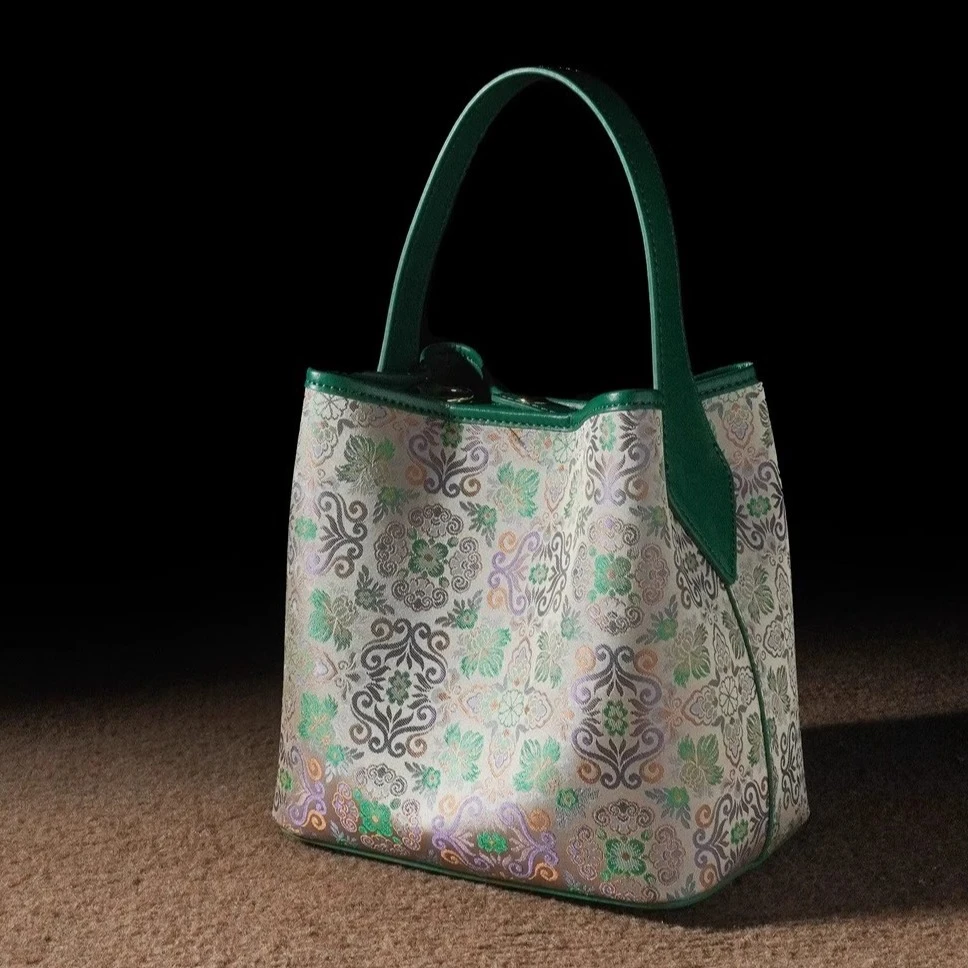 今年流行新中式新宋锦水桶女包国风四合花紫绿色单肩斜挎手提包