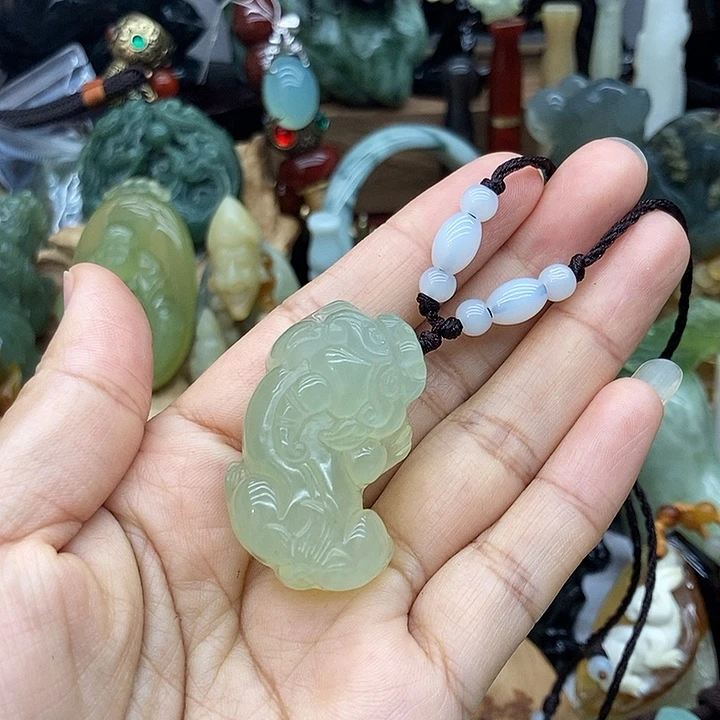 岫玉未镶嵌吊坠挂件
