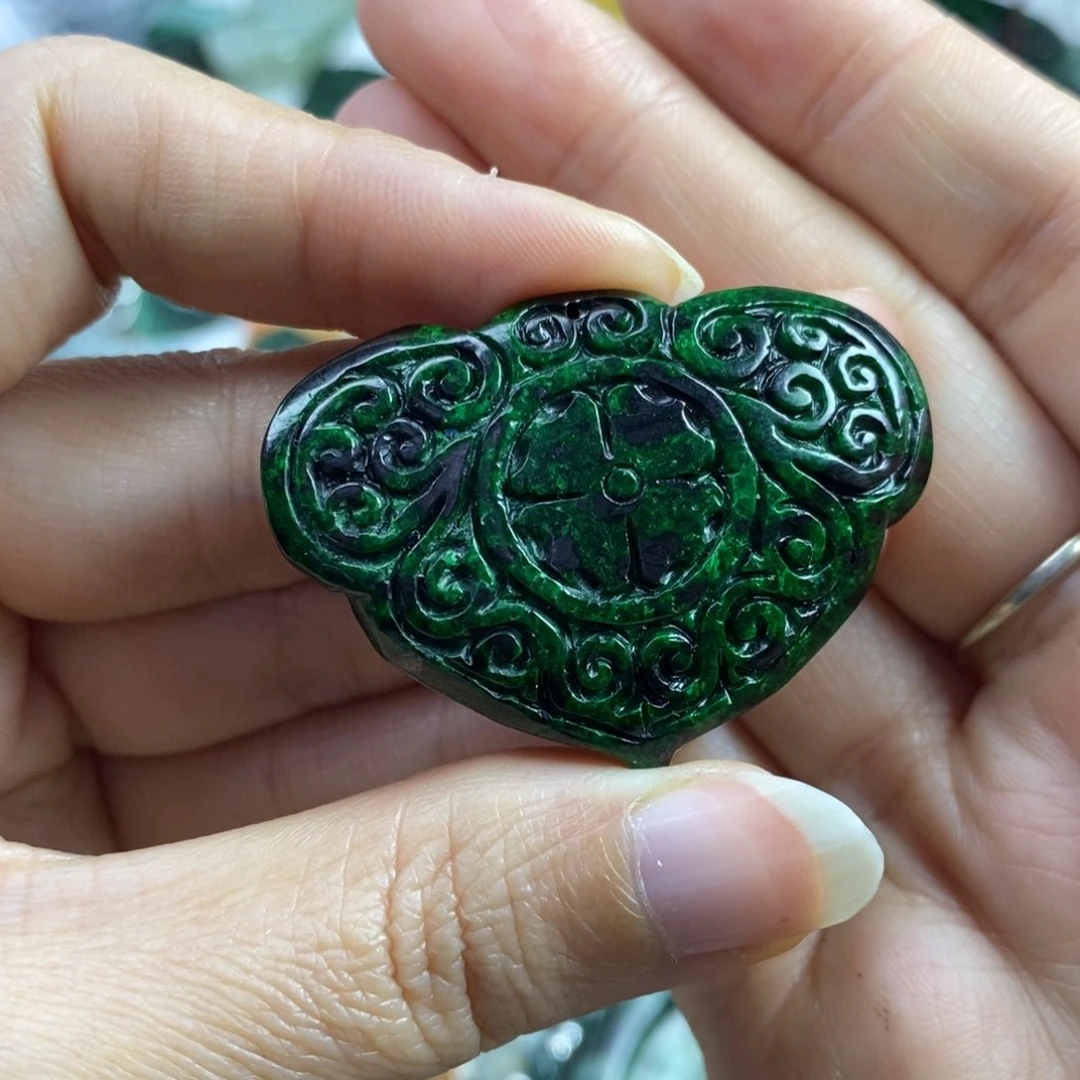 翡翠颈饰未镶嵌董*吊坠