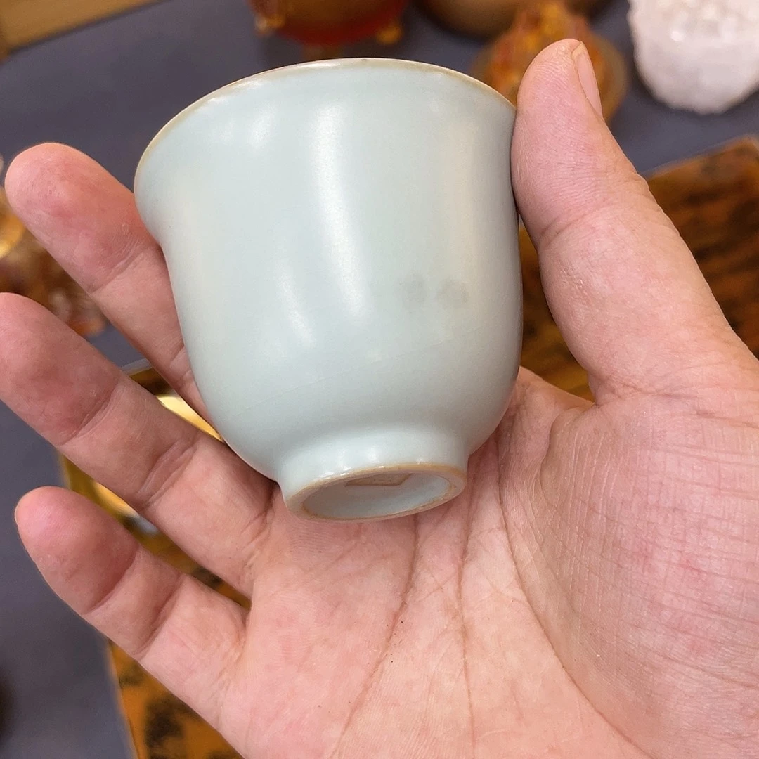 搪瓷杯子里还有很多东西