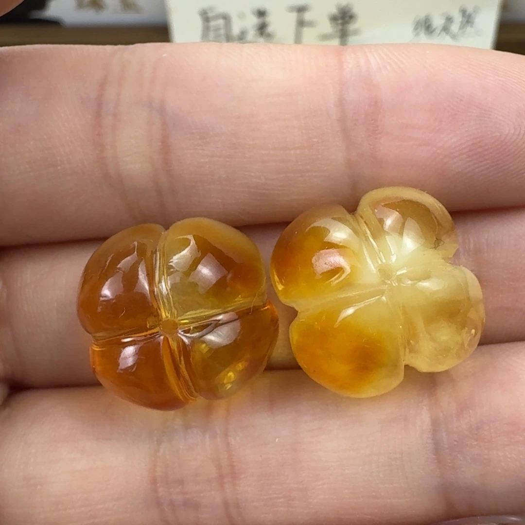 蜜蜡未镶嵌珠宝奇石全品两个