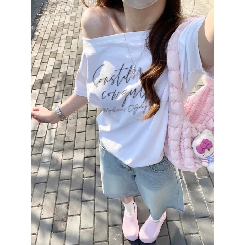 美式白色辣妹斜肩字母短袖t恤女夏季宽松小众设计感慵懒露肩上衣