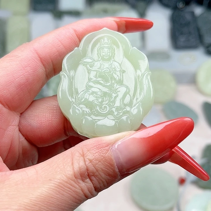 用***8和田玉未镶嵌颈饰