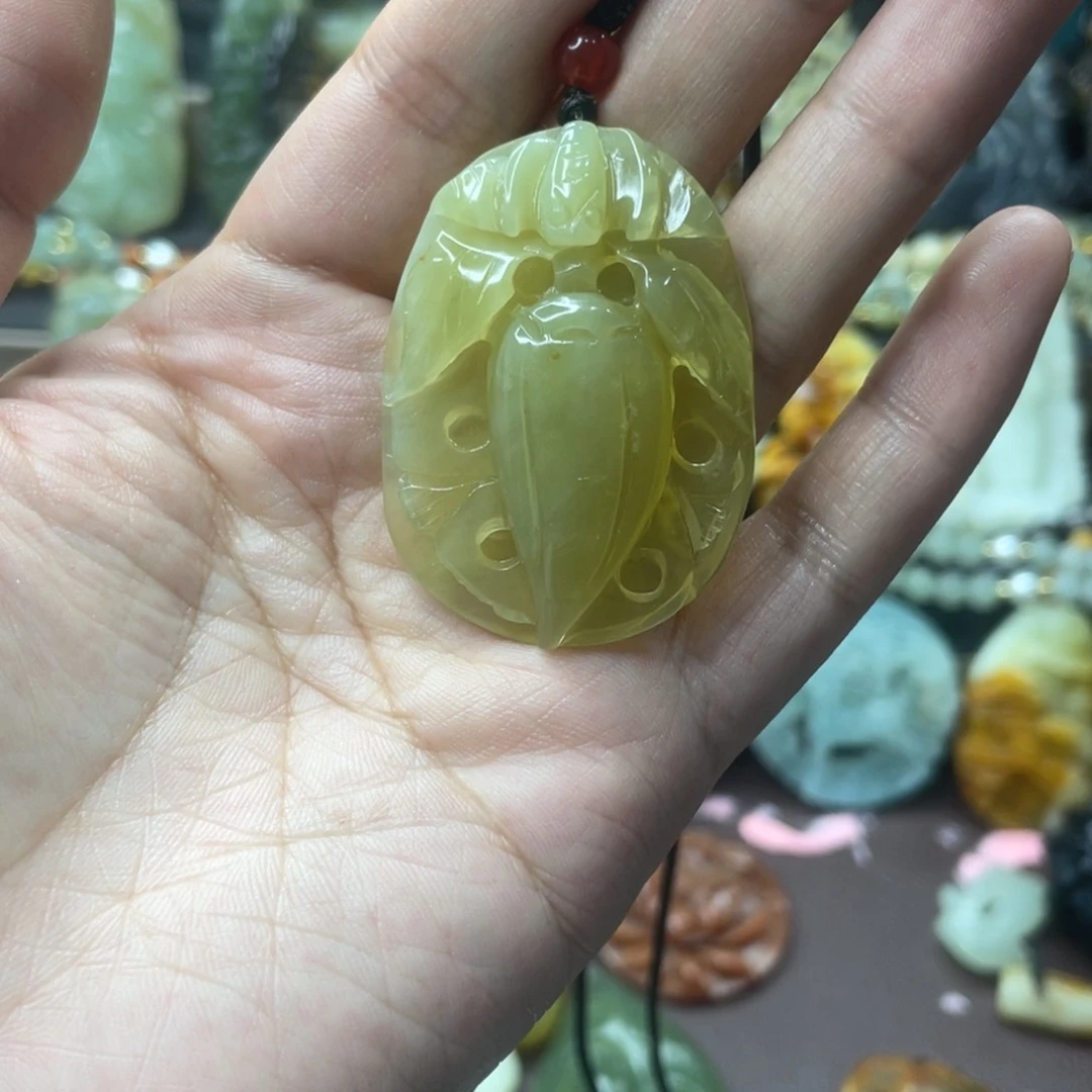 蛇纹石玉未镶嵌颈饰