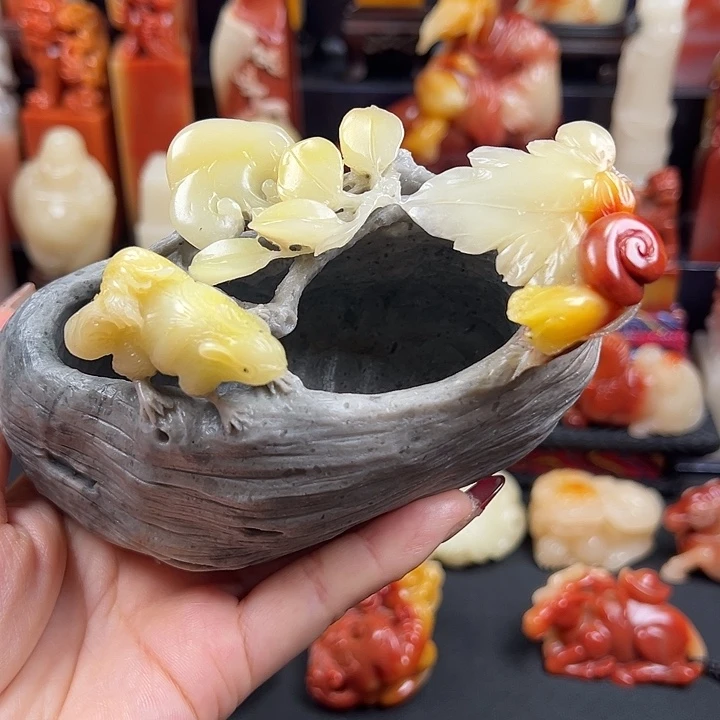 寿山石三彩老性芙蓉石