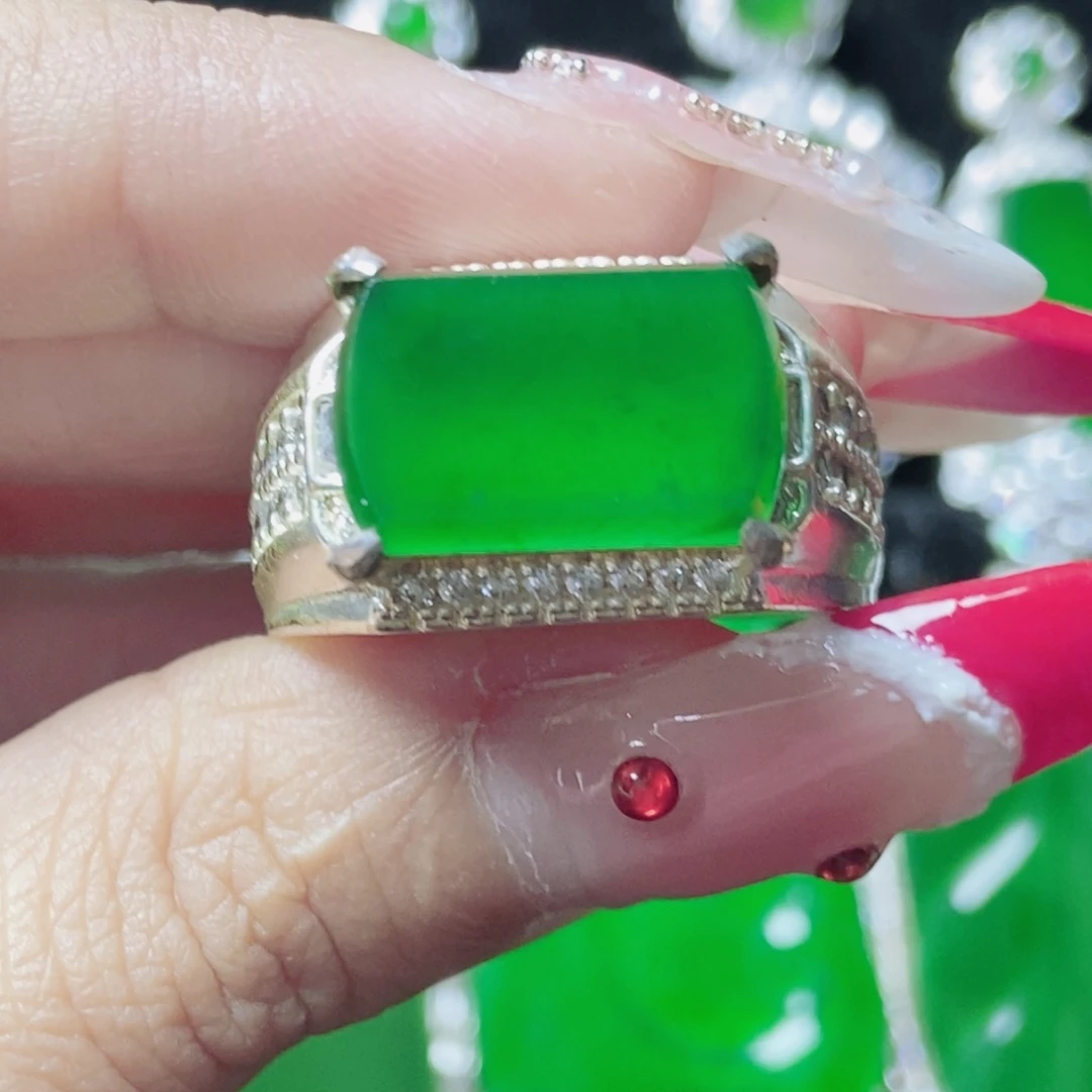 翡翠未镶嵌颈饰