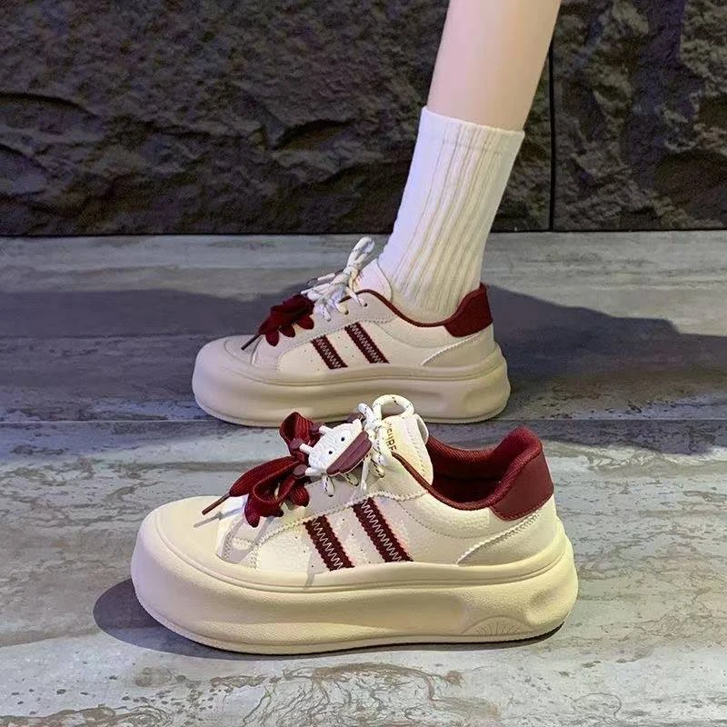 女秋冬平底软底韩版百搭时尚皮面小白鞋板MXD11