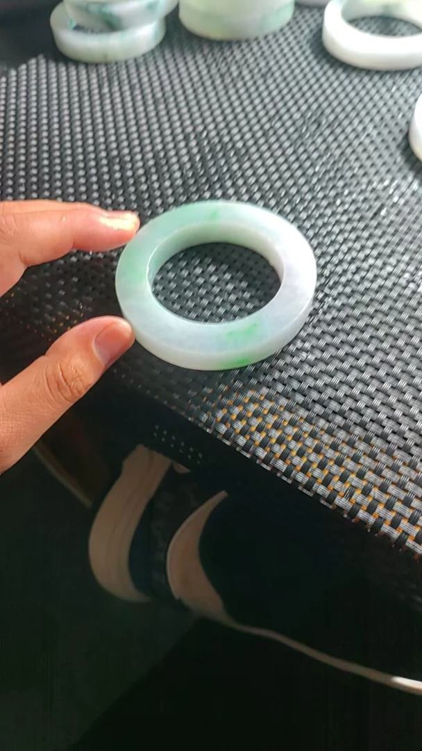 天然A货翡翠手镯定制