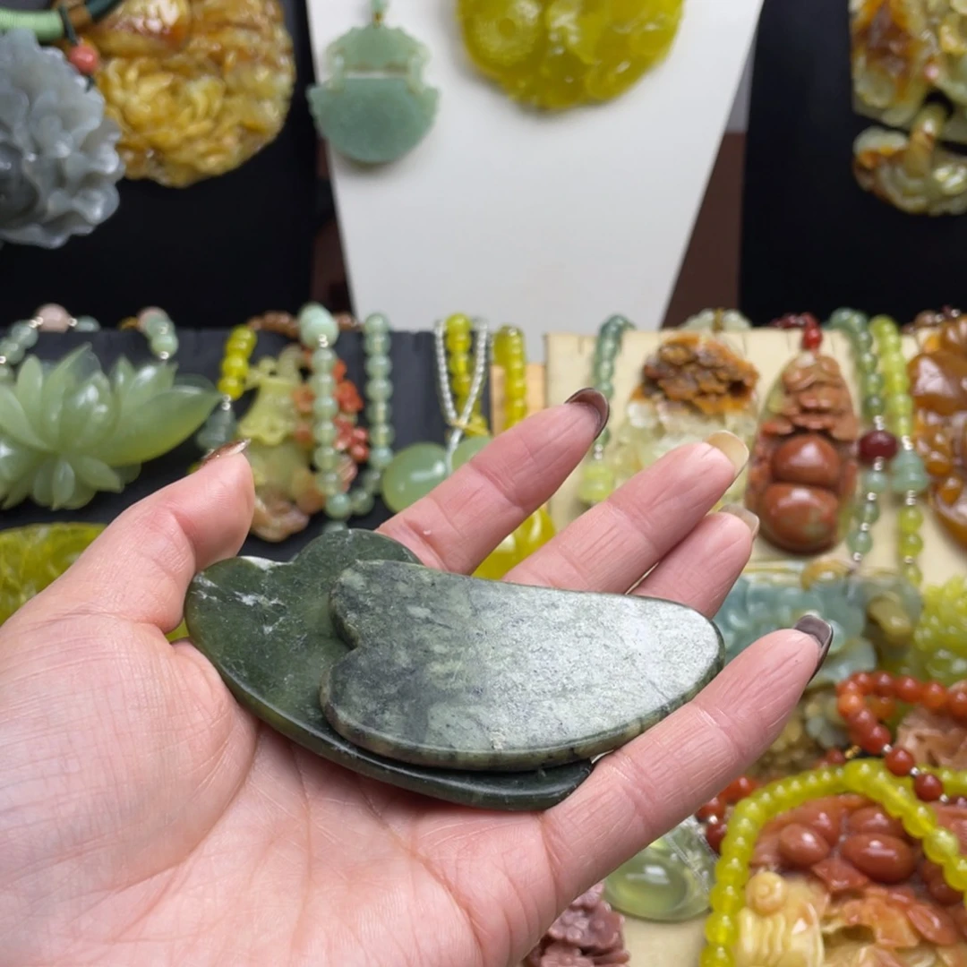 未镶嵌蛇纹石玉颈饰