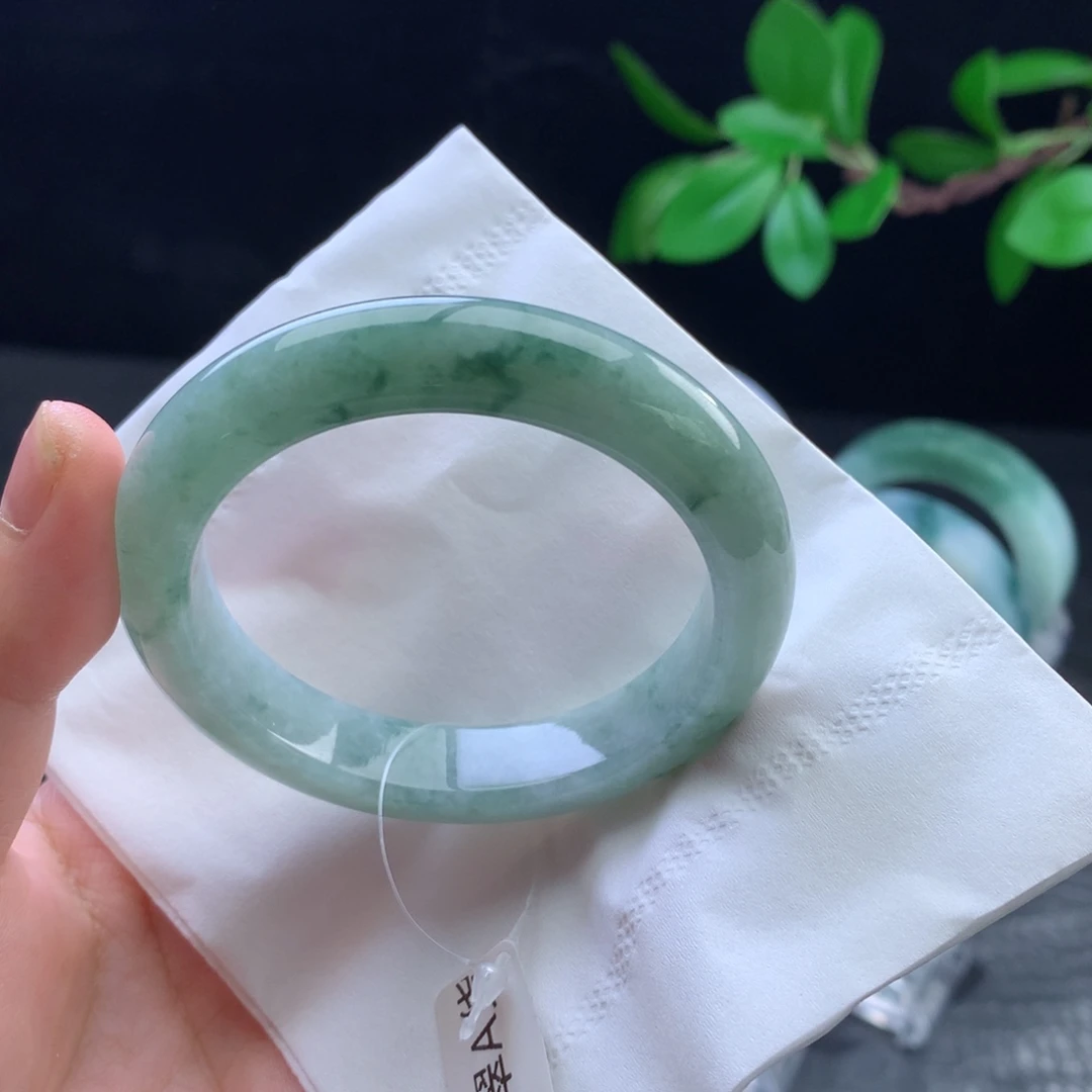定制翡翠未镶嵌手镯