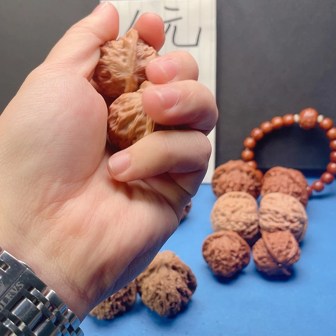 文玩核桃吊坠.*天地。80元