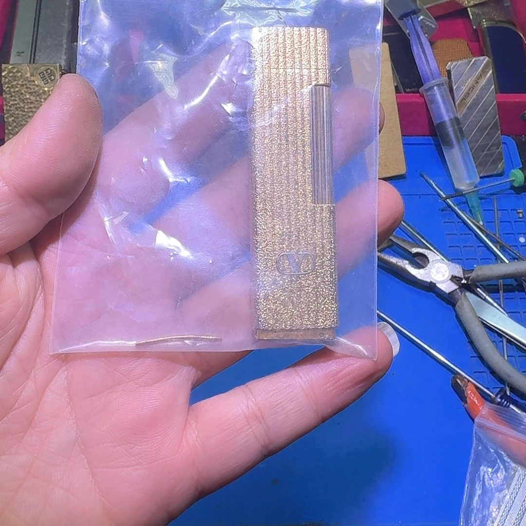 蒙***人华伦天奴金色科研机