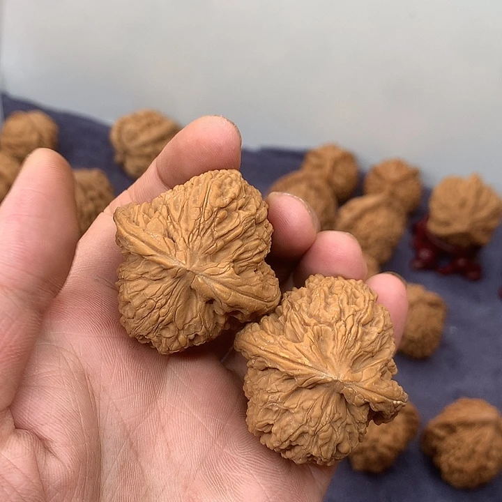 文玩核桃吊坠边41肚43南疆石