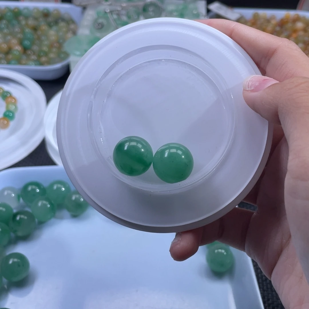 B***e石英质玉（非洲翠）未镶嵌手串