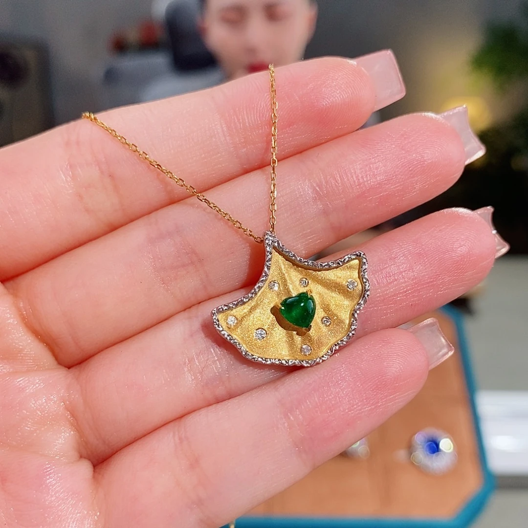 祖母绿18K金镶嵌颈饰0.4ct