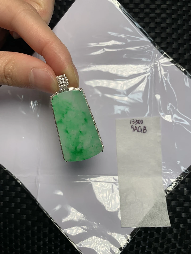 天然缅甸翡翠A货18K金镶嵌 9AGB