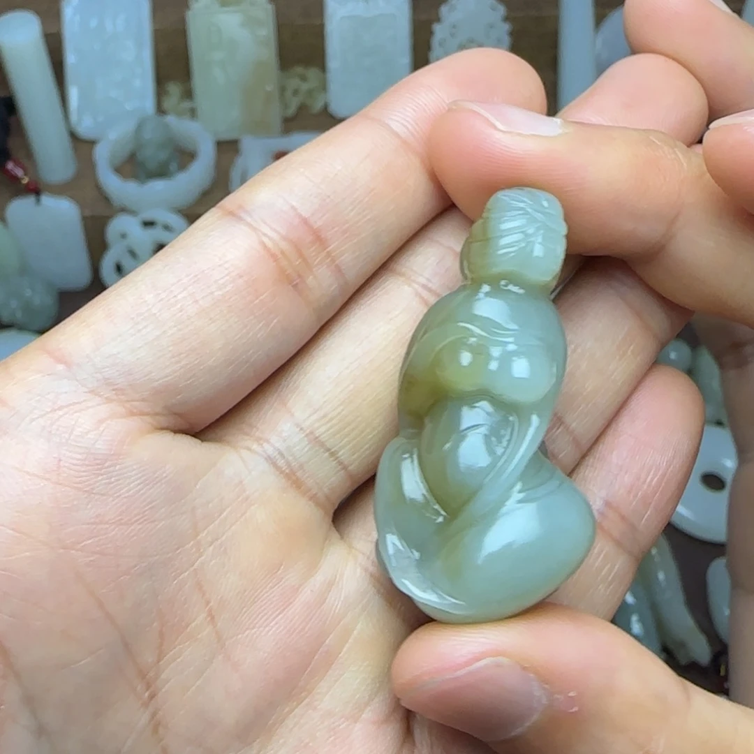 和田玉挂件未镶嵌玉贵人