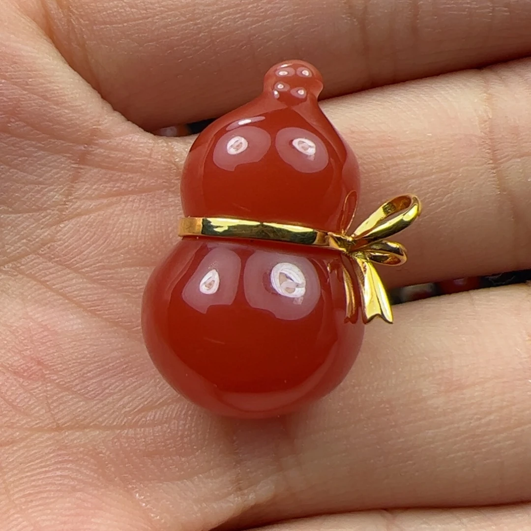 18K金镶嵌吊坠南红玛瑙