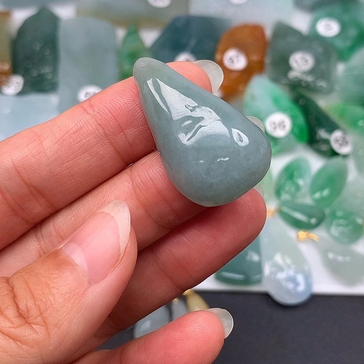 翡翠未镶嵌颈饰随型