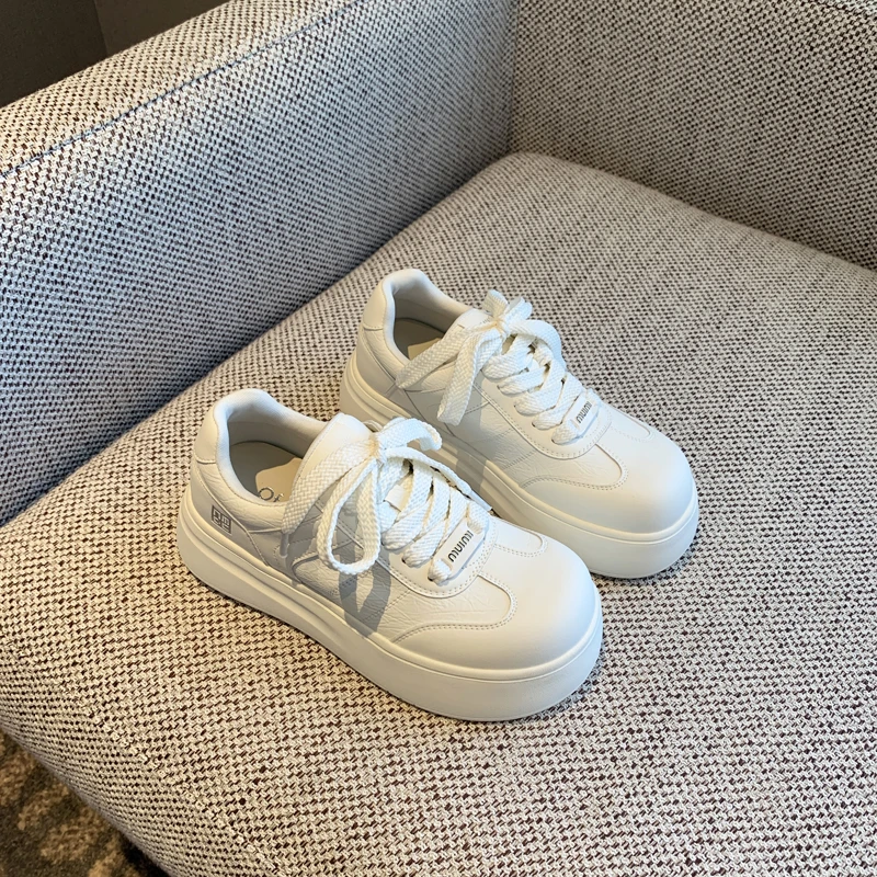 轻奢| 2025春款厚底百搭软皮显瘦大头小白鞋女松糕鞋休闲面包板鞋