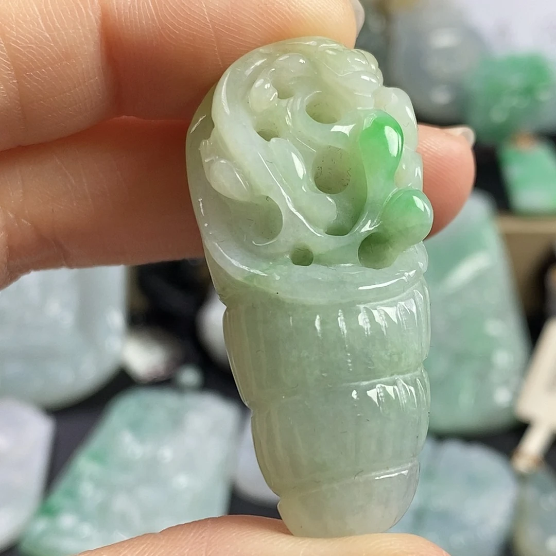 翡翠颈饰未镶嵌吊坠