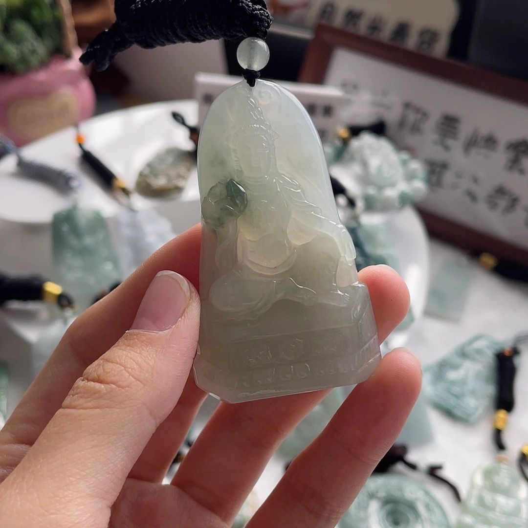 M***e翡翠未镶嵌项圈翡翠