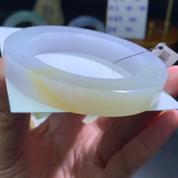 未镶嵌翡翠手镯定制翡翠