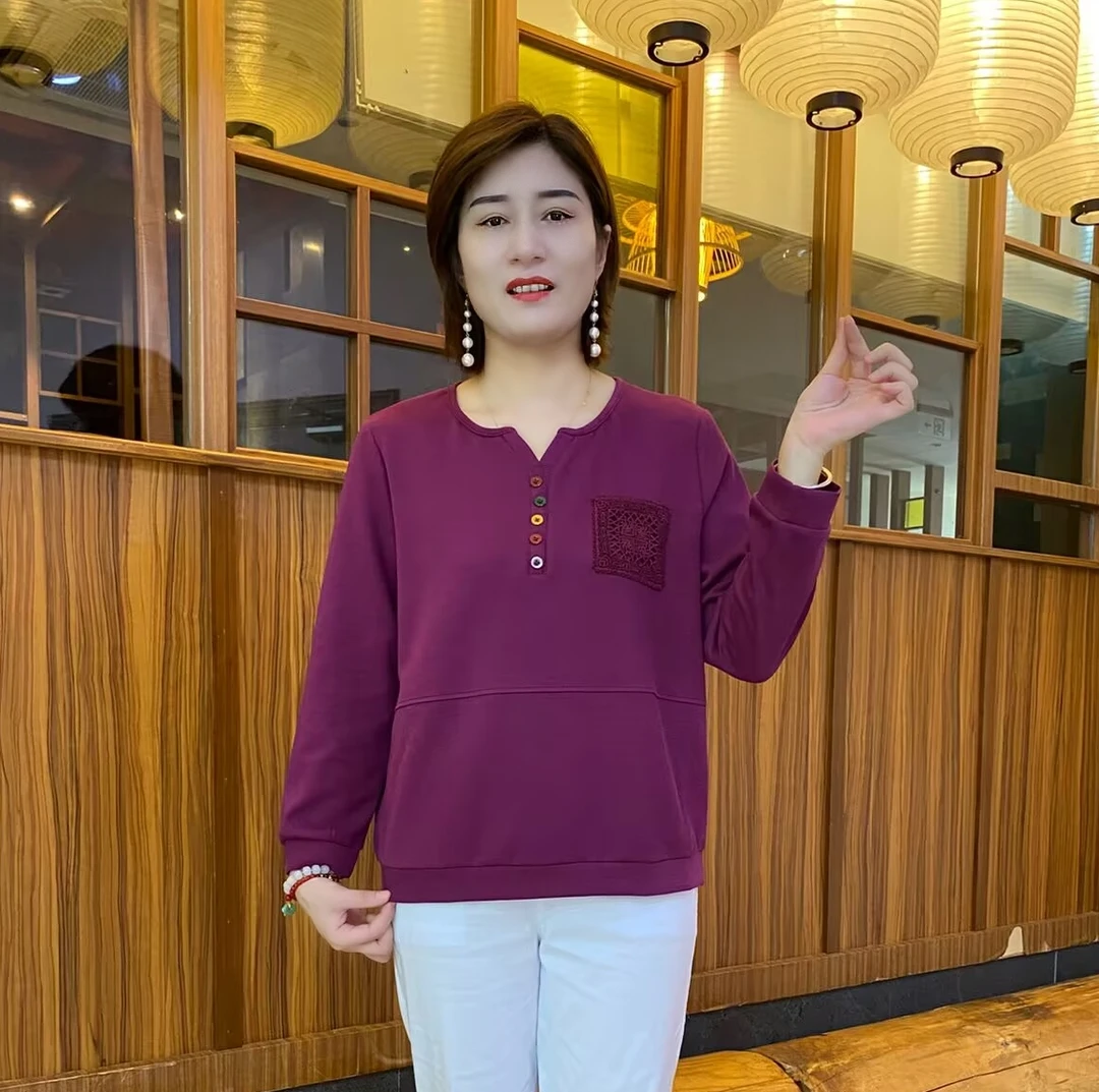 休闲风中老年女装春秋常规纽扣休闲圆领秋季长袖减龄