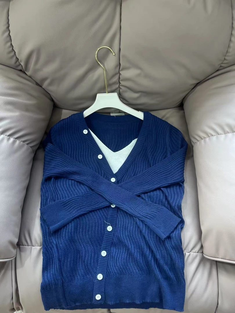 【宠粉浮力】休闲时尚百搭假两件条纹上衣 A603