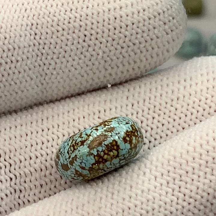 南红玛瑙未镶嵌珠宝半成品不**少