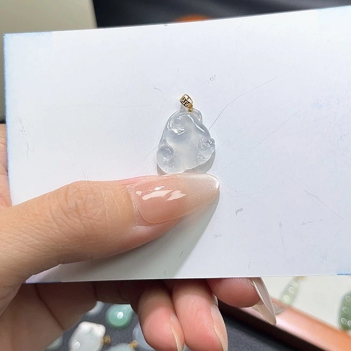 颈饰18K金镶嵌翡翠